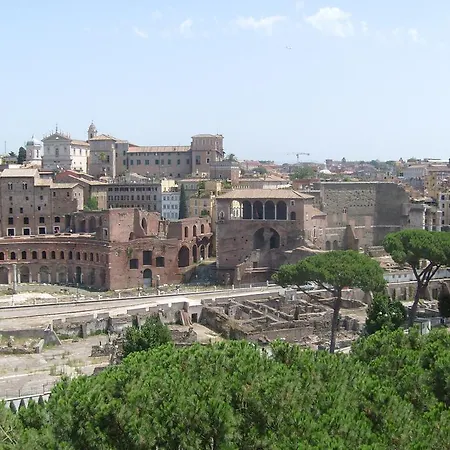 Viale Del Colosseo 4*