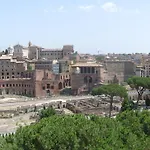 Viale Del Colosseo 4*
