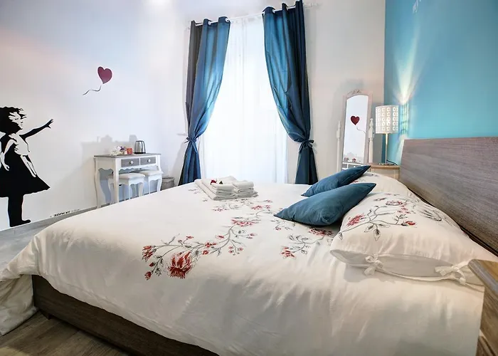 Viale Del Colosseo Couette-café